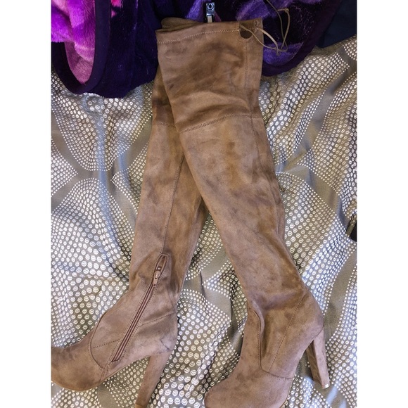 Knee high boots - Picture 3 of 3